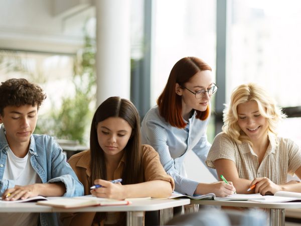 Интенсивный курс чешского языка для подростков с А0 до А2 в Праге. Программа разработана для уверенной адаптации в чешской школе